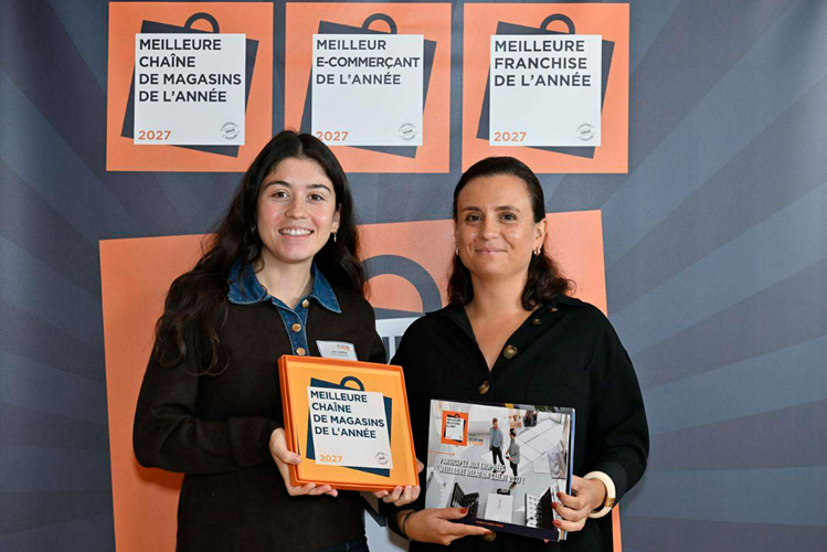 remises de trophée par deux femmes