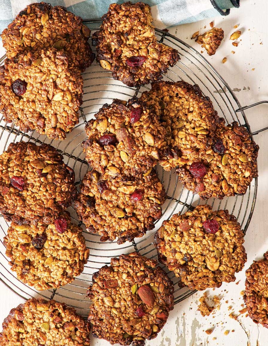 Cookies healthy maison aux flocons d’avoine, graines, fruits secs, purée de noisettes et sirop d’érable – recette bio NATURALIA